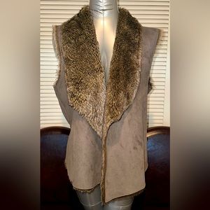 Women’s soft gray vest, one size to fit small up to size 12